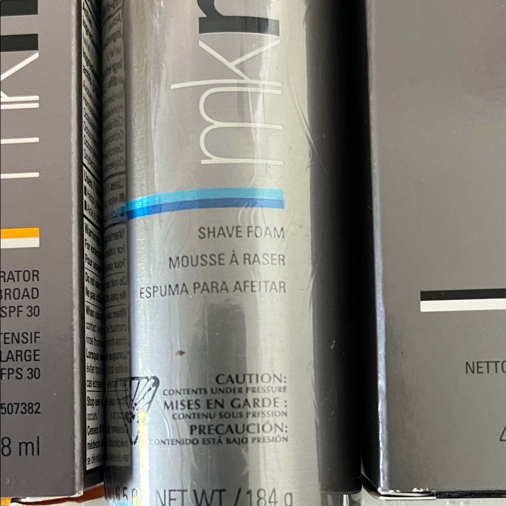 Mary Kay MKMen Skincare Set - Black and Gray - Picture 11 of 13